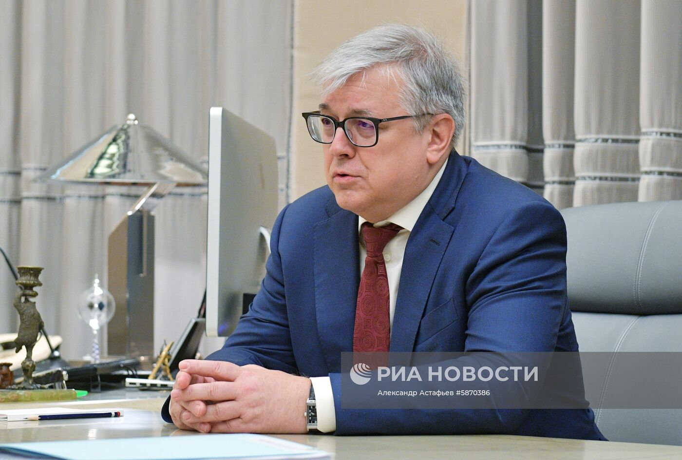 Премьер-министр РФ Дмитрий Медведев встретился с ректором ВШЭ Я. Кузьминовым