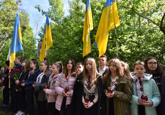 Акции на Украине в память о погибших во II Мировой войне