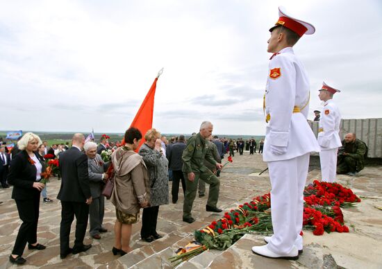 Траурные мероприятия на Саур-могиле в ДНР