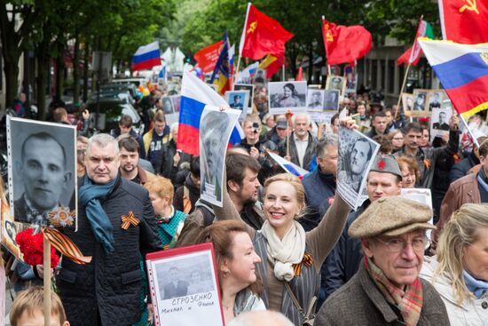 Акция "Бессмертный полк" в Париже