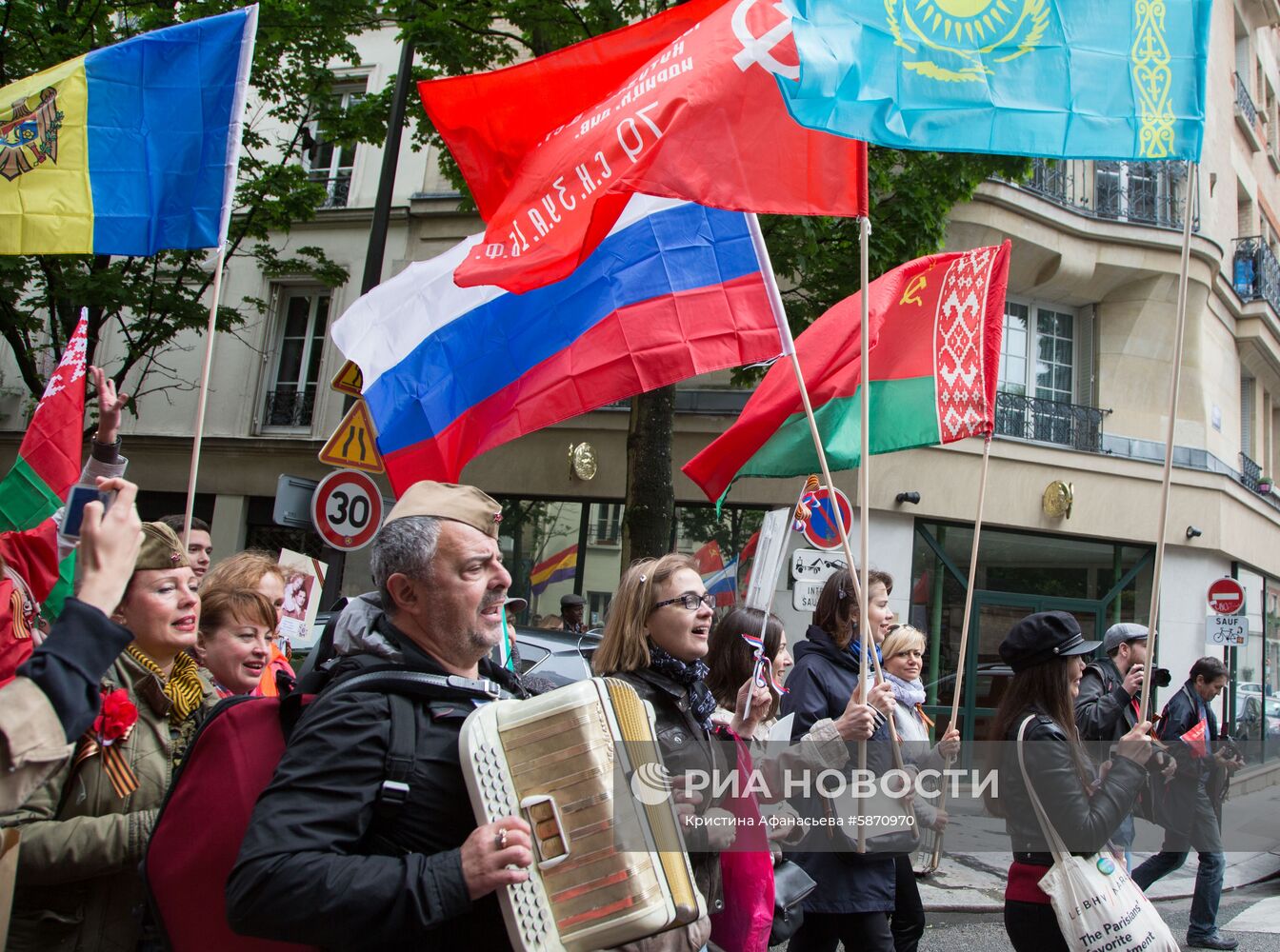 Акция "Бессмертный полк" в Париже