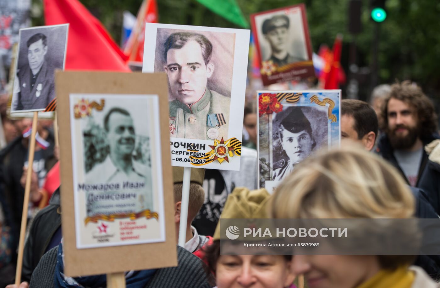 Акция "Бессмертный полк" в Париже