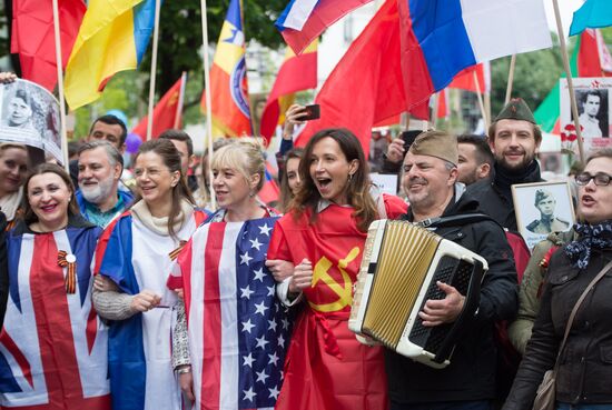 Акция "Бессмертный полк" в Париже