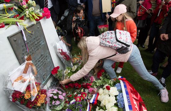 Акция "Бессмертный полк" в Париже