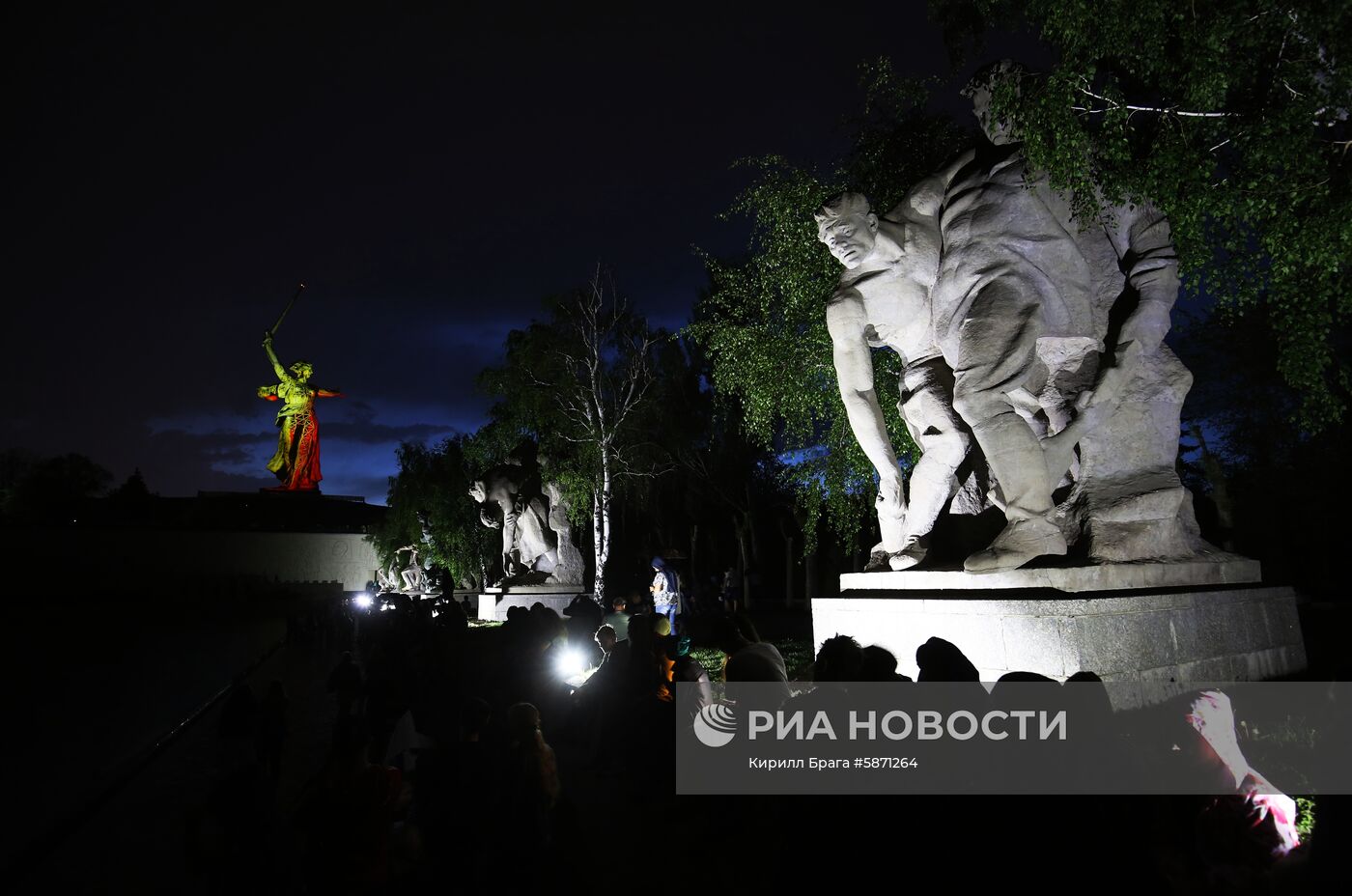 Акция "Свет Великой Победы" на Мамаевом кургане