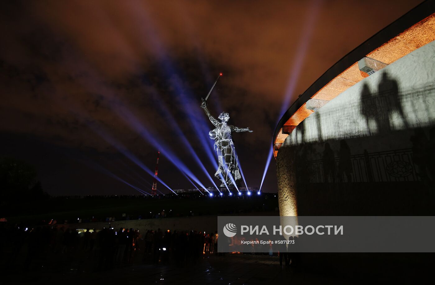 Акция "Свет Великой Победы" на Мамаевом кургане