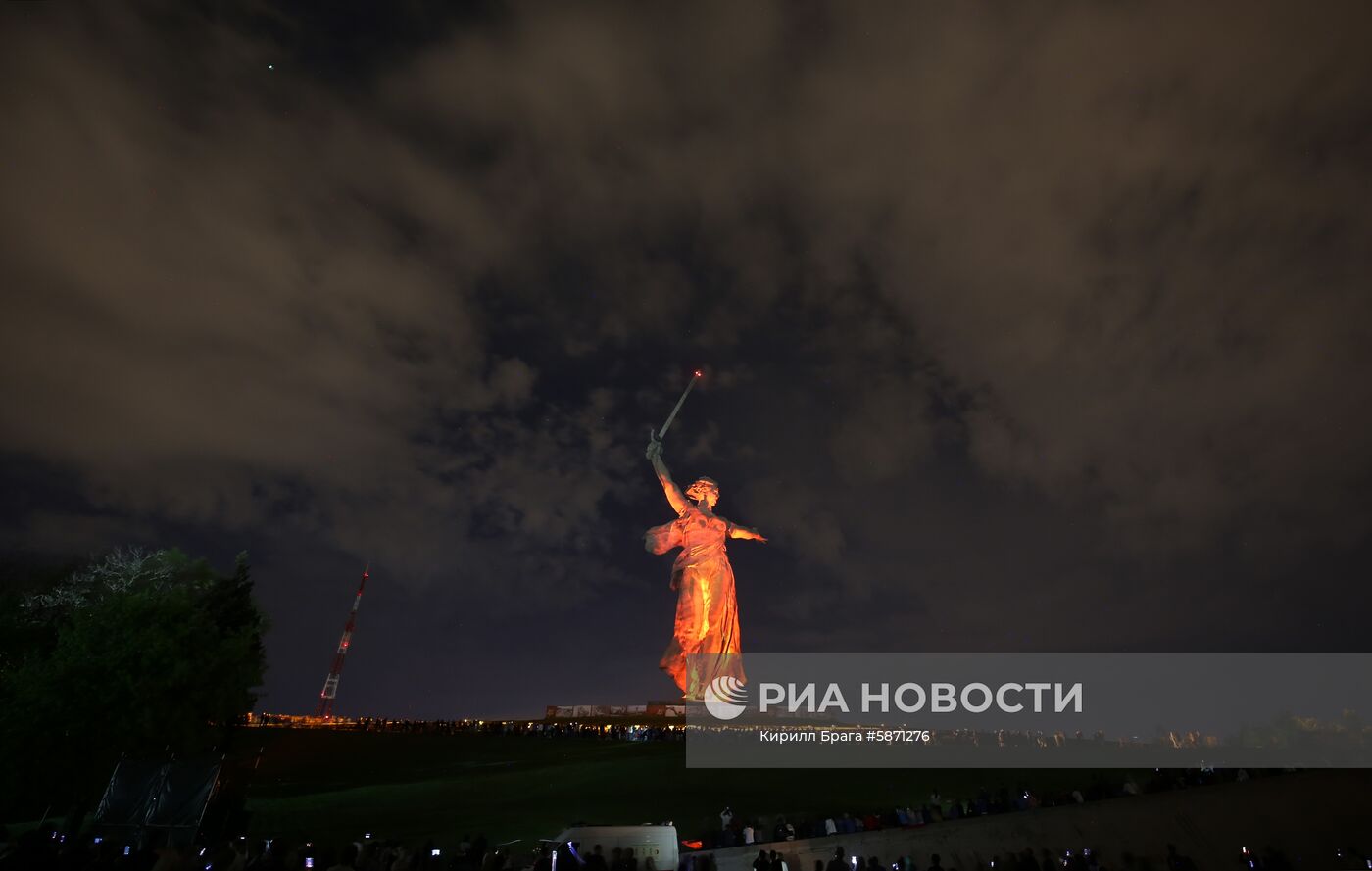 Акция "Свет Великой Победы" на Мамаевом кургане