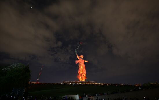 Акция "Свет Великой Победы" на Мамаевом кургане