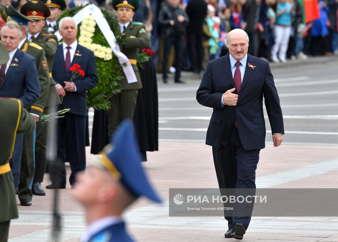 Президент Белоруссии А. Лукашенко возложил венок к монументу Победы