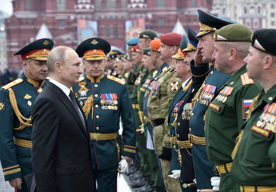 Президент РФ В. Путин и премьер-министр РФ Д. Медведев на военном параде в честь 74-й годовщины Победы в ВОВ