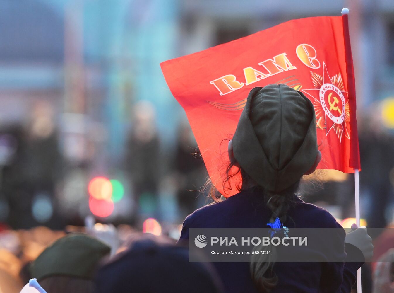 Концерт "Песни Победы" на площади Белорусского вокзала