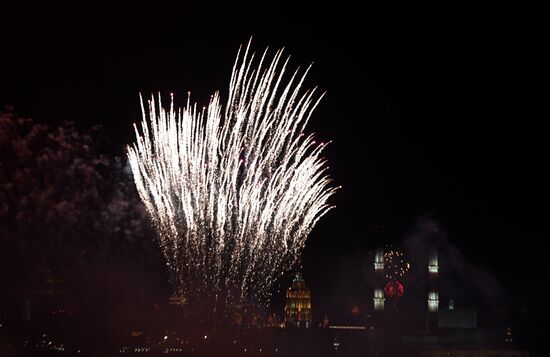 Праздничный салют в честь Дня Победы в Москве
