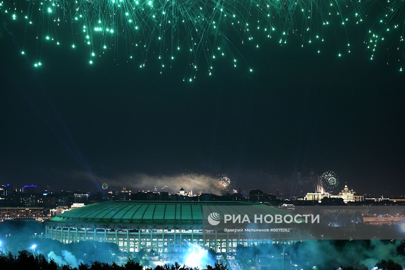 Праздничный салют в честь Дня Победы в Москве