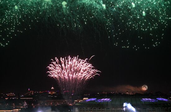 Праздничный салют в честь Дня Победы в Москве