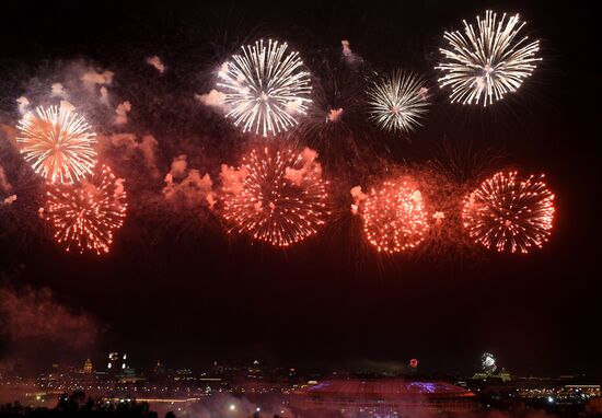 Праздничный салют в честь Дня Победы в Москве