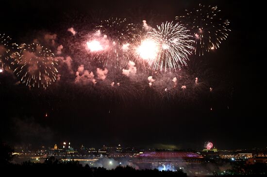 Праздничный салют в честь Дня Победы в Москве