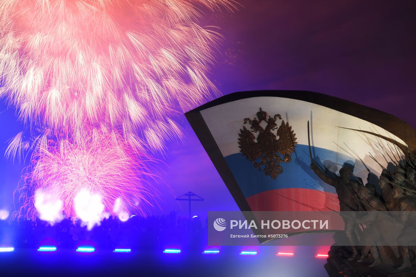 Праздничный салют в честь Дня Победы в Москве