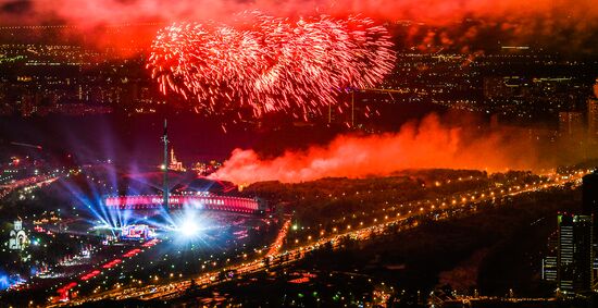 Праздничный салют в честь Дня Победы в Москве 