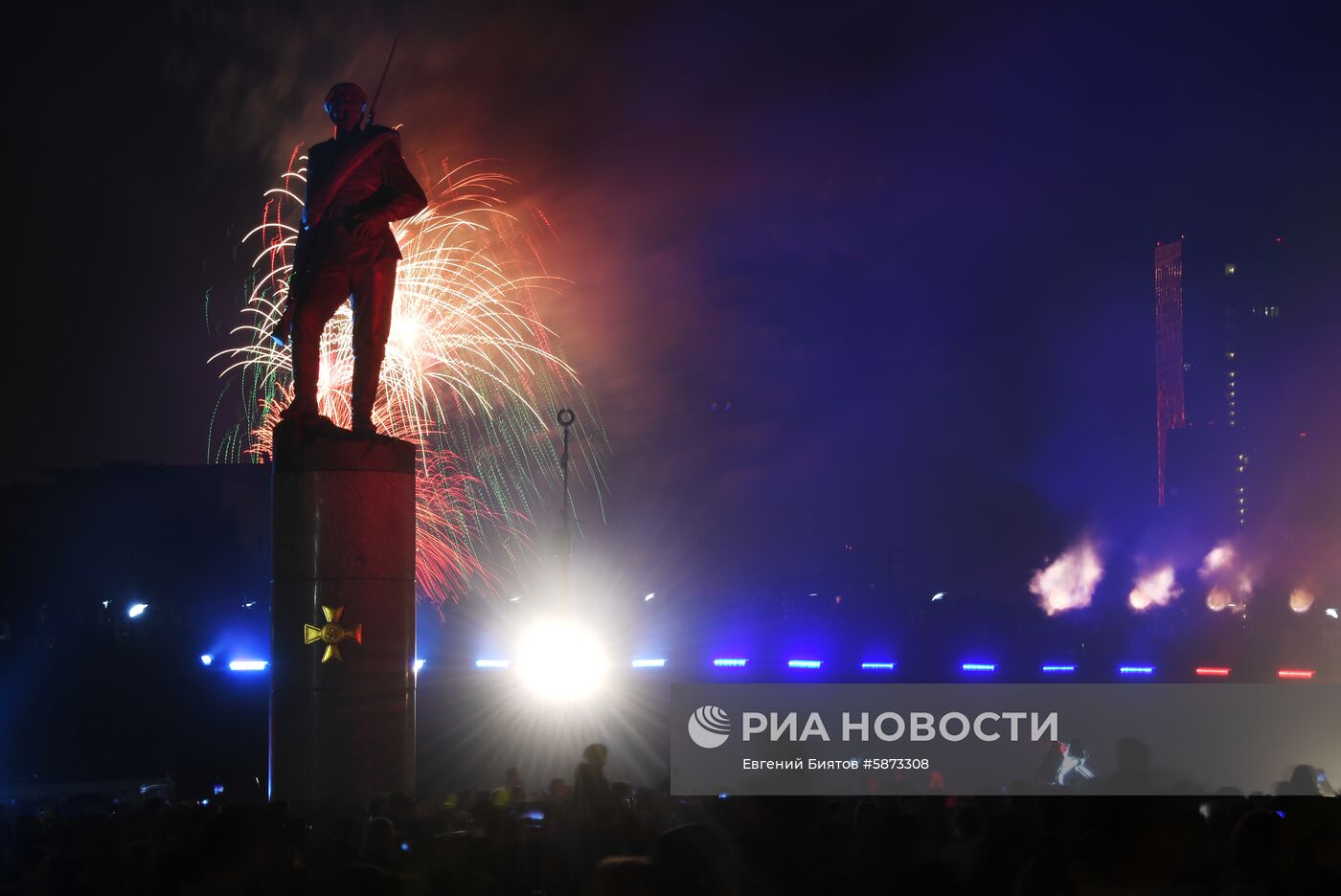 Праздничный салют в честь Дня Победы в Москве 