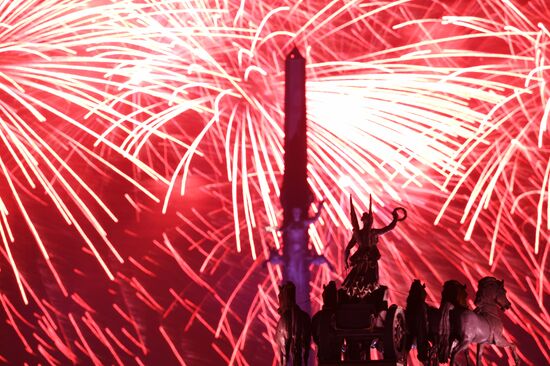 Праздничный салют в честь Дня Победы в Москве 