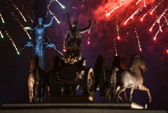 Праздничный салют в честь Дня Победы в Москве 