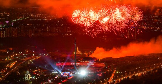 Праздничный салют в честь Дня Победы в Москве 
