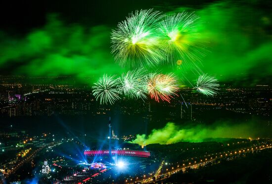 Праздничный салют в честь Дня Победы в Москве 