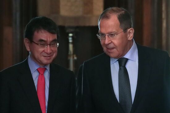 Встреча глав МИД РФ и Японии С. Лаврова и Т. Коно