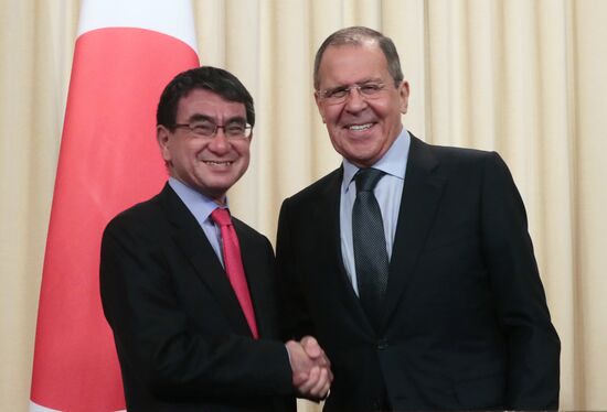 Встреча глав МИД РФ и Японии С. Лаврова и Т. Коно