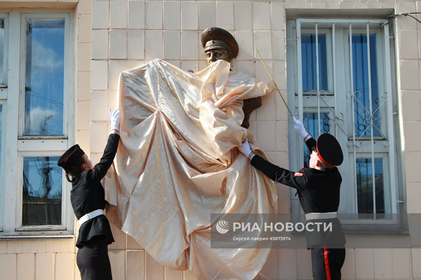 Открытие мемориальной доски А. Захарченко в Донецке