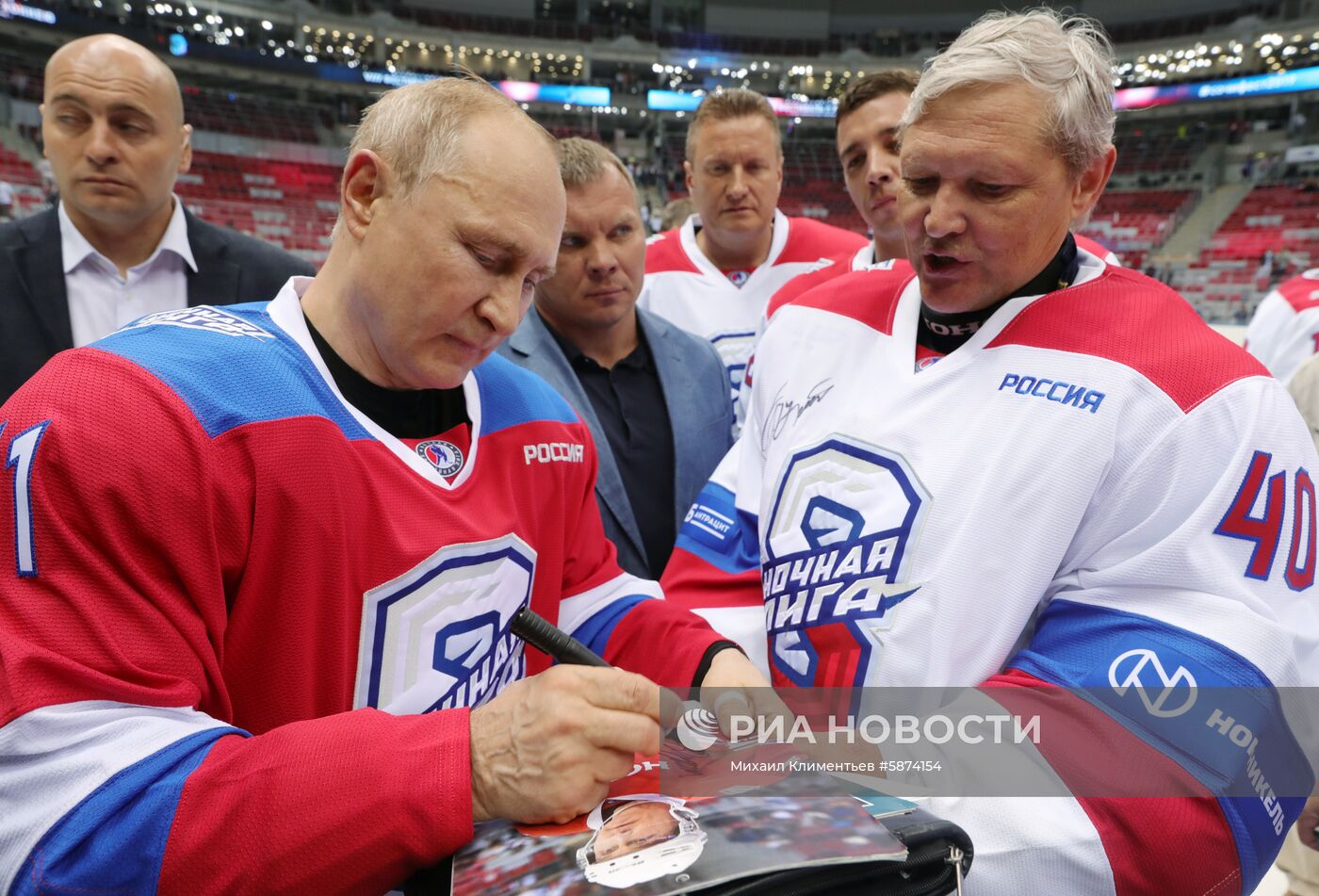 Президент РФ В. Путин принял участие в гала-матче Ночной хоккейной лиги