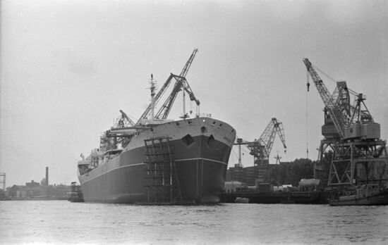 Танкер "Морис Торез"