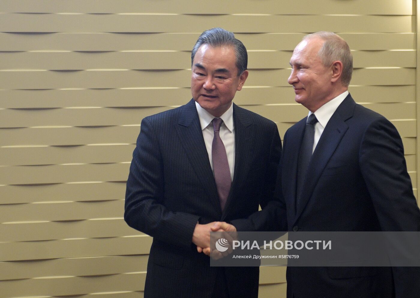 Президент РФ В. Путин провел встречу с главой МИД Китая Ван И