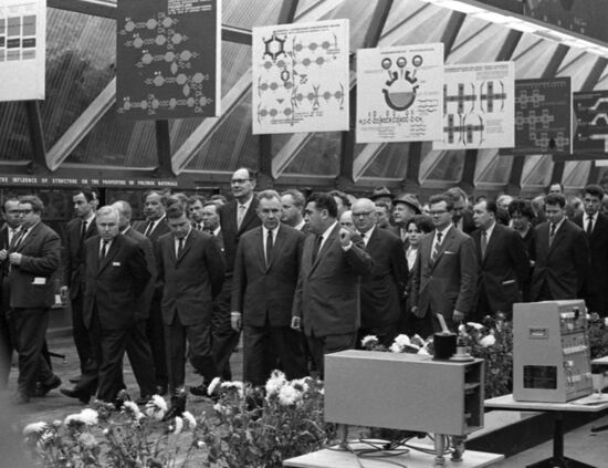 Выставка "Химия -1965"