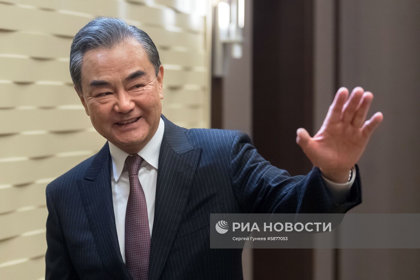 Президент РФ В. Путин провел встречу с главой МИД Китая Ван И