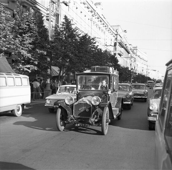 Французские туристы на автомобиле Тюрка-Мери
