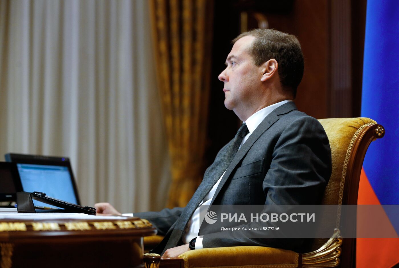  Премьер-министр РФ Д. Медведев провел совещание по вопросу исполнения поручений президента РФ и правительства РФ