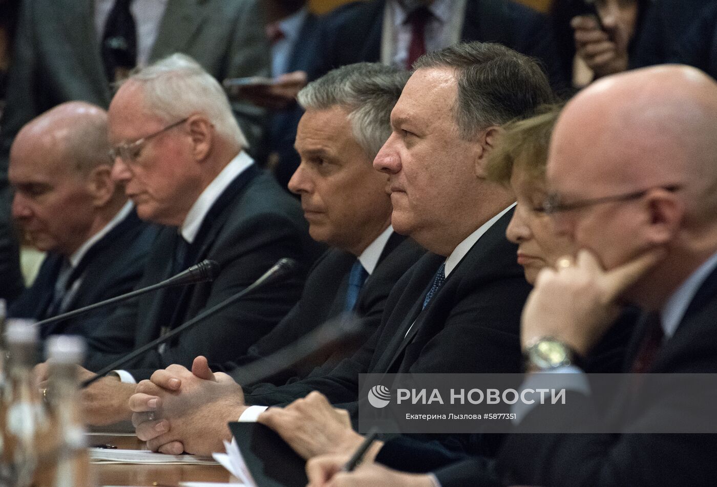 Госсекретарь США Майк Помпео (третий справа) во время встречи в Сочи с министром иностранных дел РФ Сергеем Лавровым. Третий слева - Посол США в РФ Джон Хантсман Место: Россия, Краснодарский край, Сочи. Автор: Екатерина Лызлова/РИА Новости. Встреча главы МИД РФ С. Лаврова с госсекретарем США М. Помпео