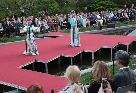 Спектакль "Пионовая беседка" в рамках Чеховского фестиваля