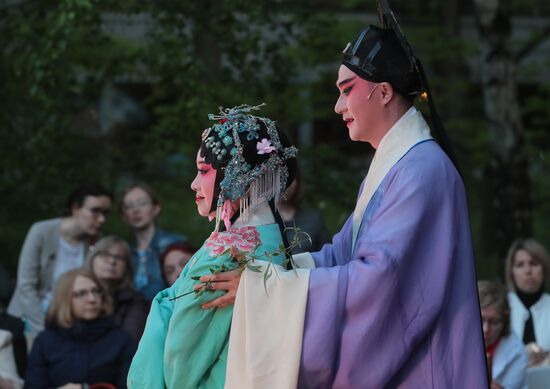 Спектакль "Пионовая беседка" в рамках Чеховского фестиваля