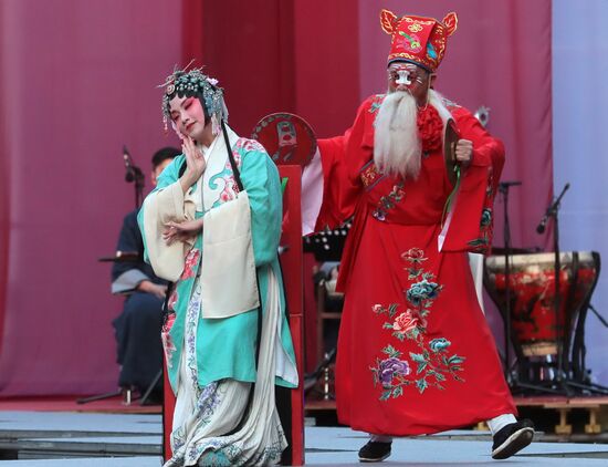 Спектакль "Пионовая беседка" в рамках Чеховского фестиваля