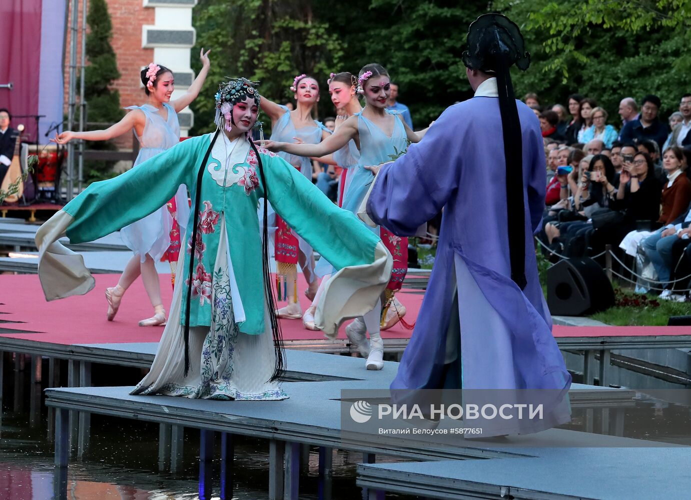 Спектакль "Пионовая беседка" в рамках Чеховского фестиваля