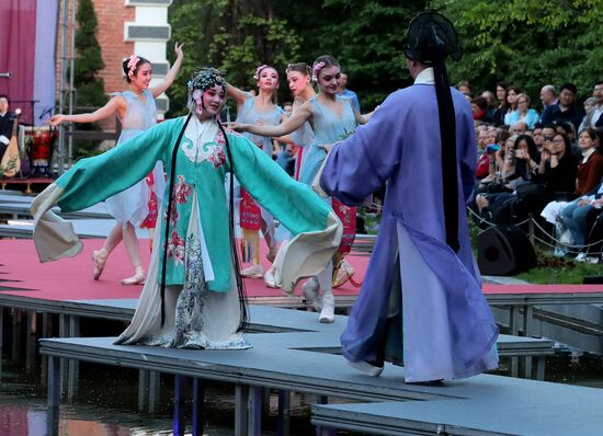 Спектакль "Пионовая беседка" в рамках Чеховского фестиваля