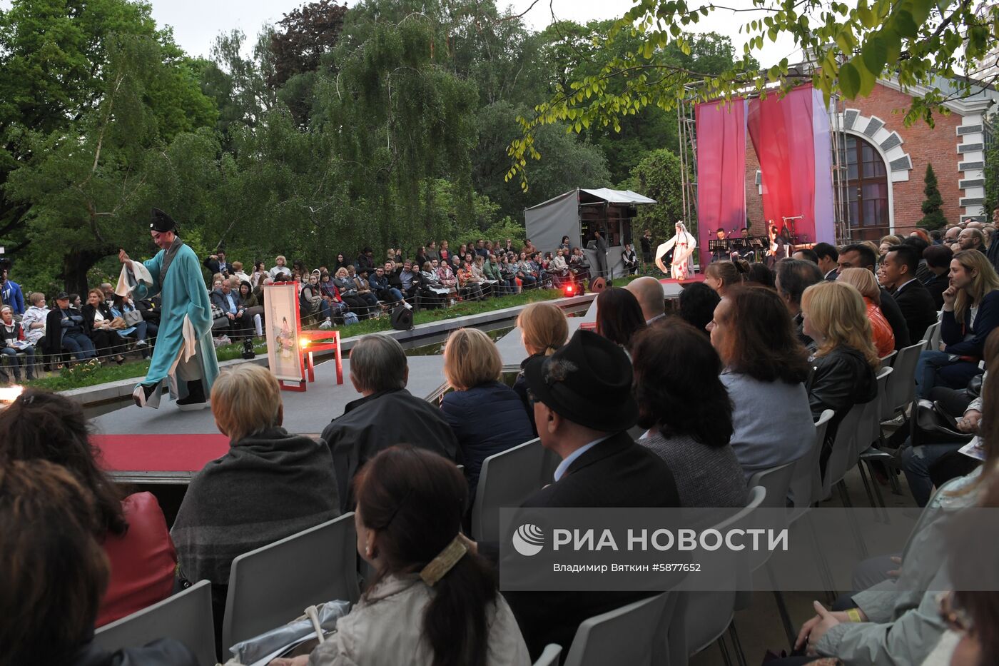 Спектакль "Пионовая беседка" в рамках Чеховского фестиваля