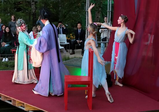 Спектакль "Пионовая беседка" в рамках Чеховского фестиваля