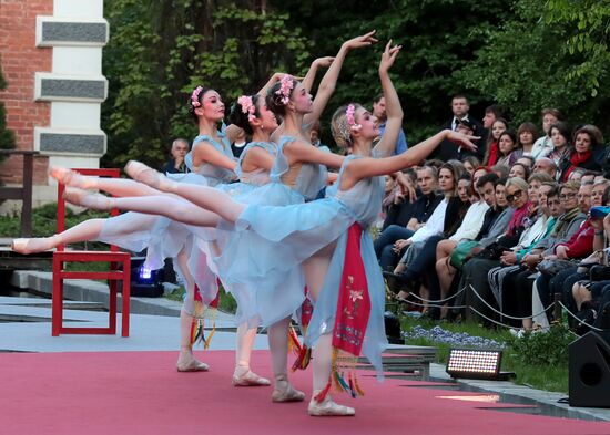 Спектакль "Пионовая беседка" в рамках Чеховского фестиваля