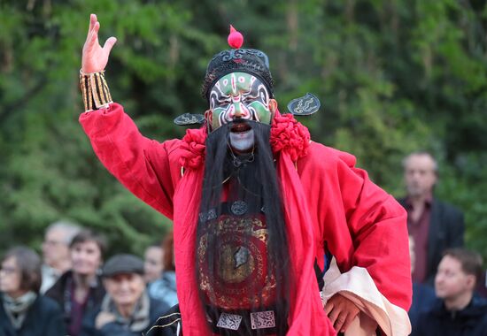 Спектакль "Пионовая беседка" в рамках Чеховского фестиваля