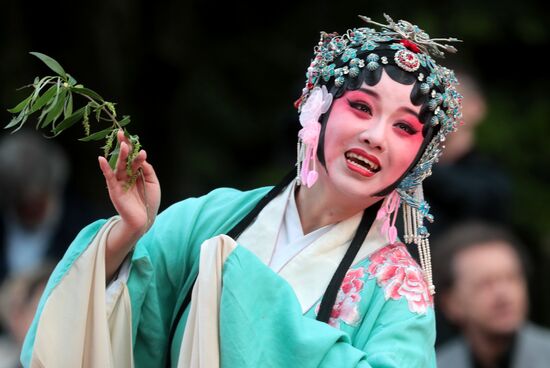 Спектакль "Пионовая беседка" в рамках Чеховского фестиваля