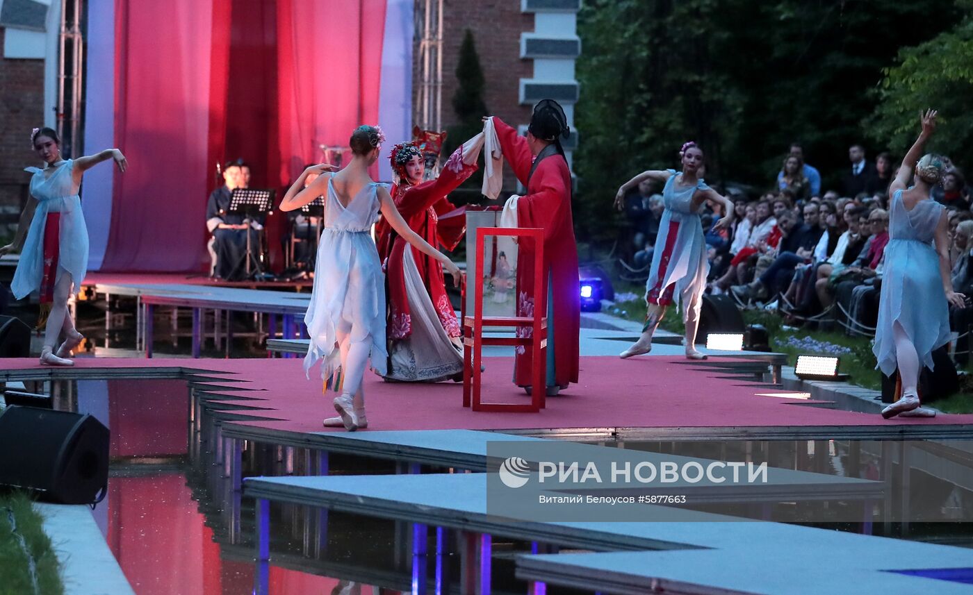 Спектакль "Пионовая беседка" в рамках Чеховского фестиваля