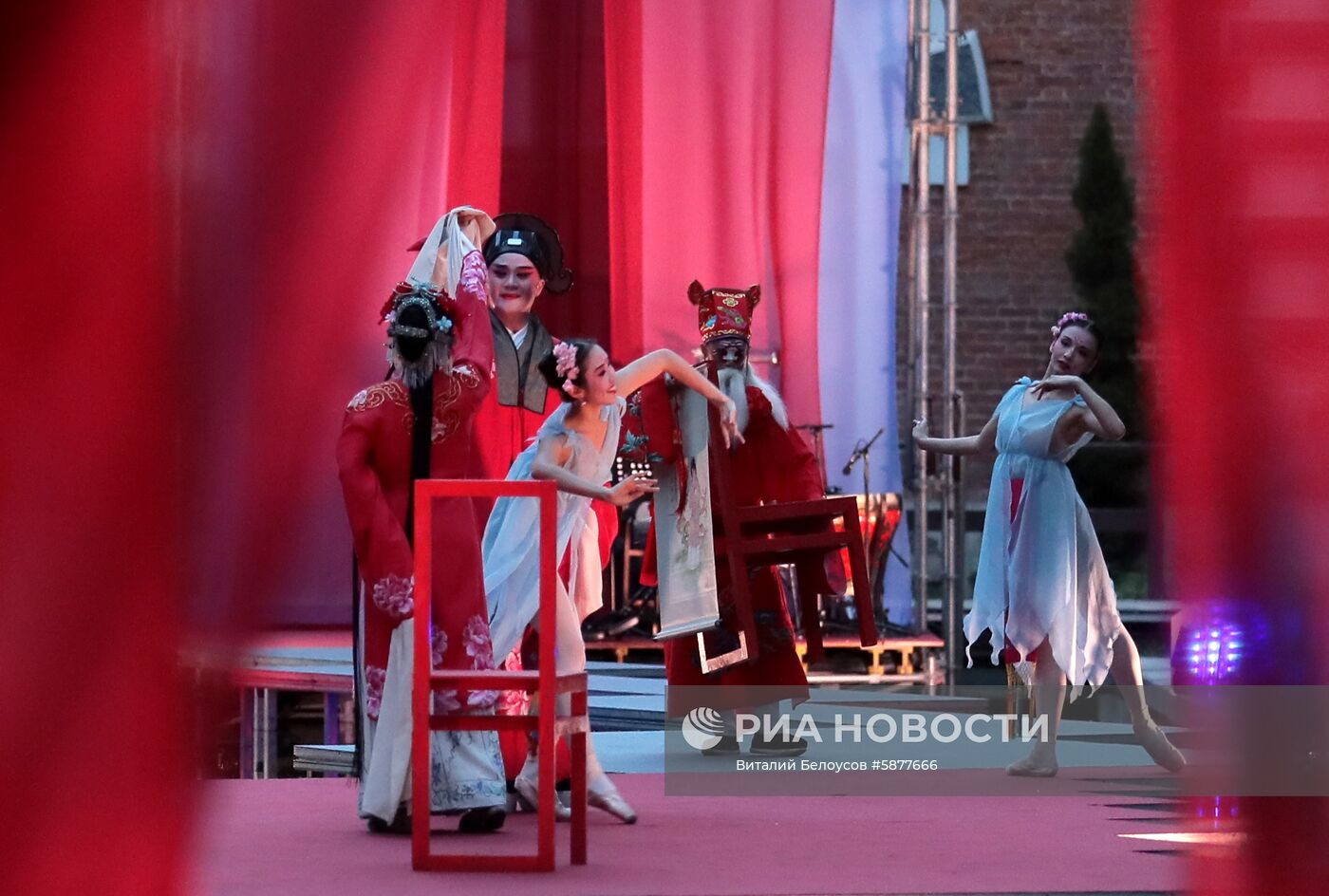 Спектакль "Пионовая беседка" в рамках Чеховского фестиваля